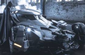 A Batmobile akcióba lendül - Új Batman Superman ellen klip