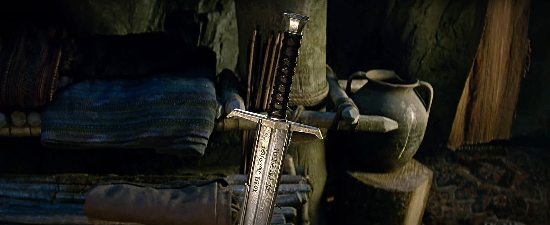 Меч короля артура гая ричи. Утер Пендрагон меч короля Артура.